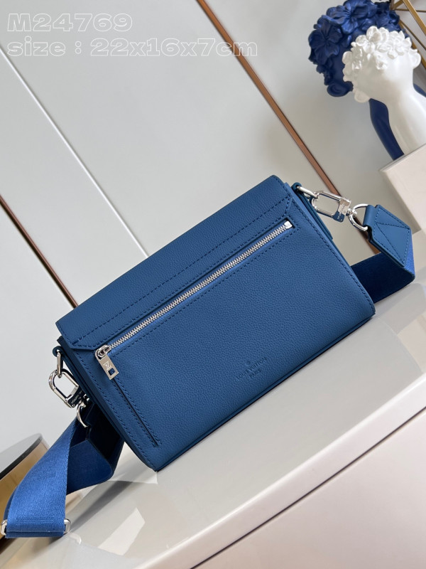 l**is V*t*n takeoff messenger pm-22*16.5*7cm