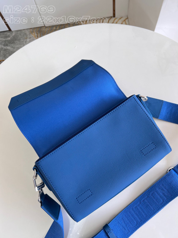 l**is V*t*n takeoff messenger pm-22*16.5*7cm