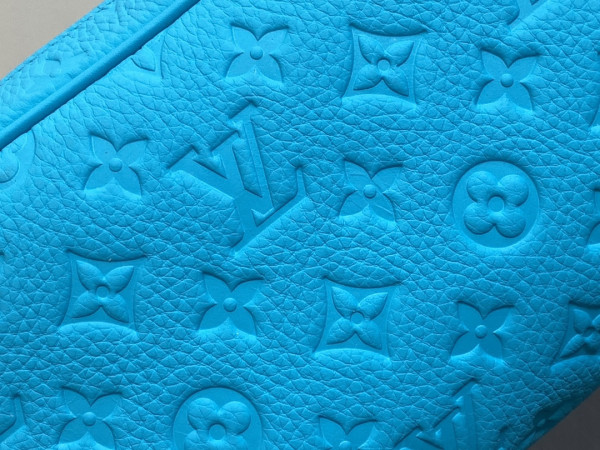 l**is V*t*n dopp kit toilet pouch-28*15*16.5cm