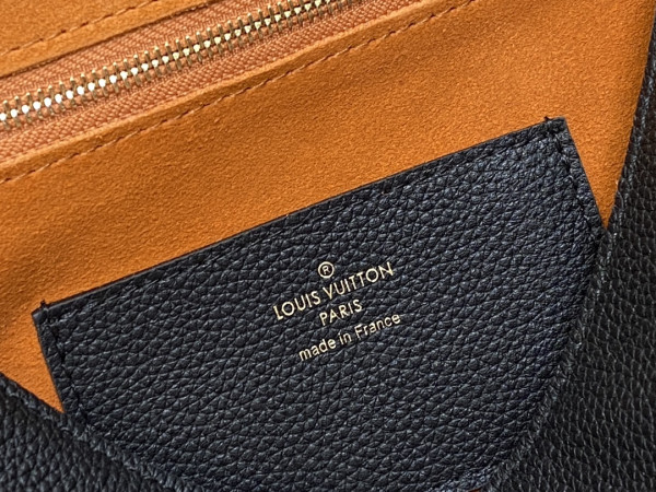 l**is V*t*n soft twist-27*19*9cm