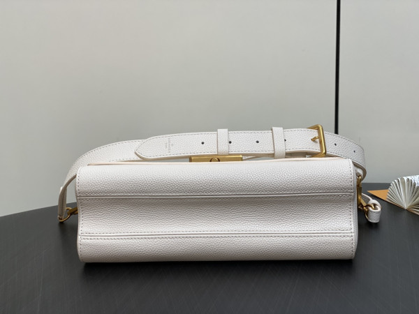 l**is V*t*n soft twist-27*19*9cm