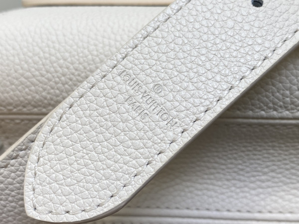 l**is V*t*n soft twist-27*19*9cm