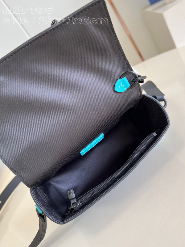 l**is V*t*n steamer wearable wallet-18*11*6.5cm