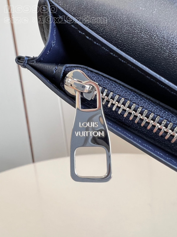 l**is V*t*n brazza wallet-10*19*2cm