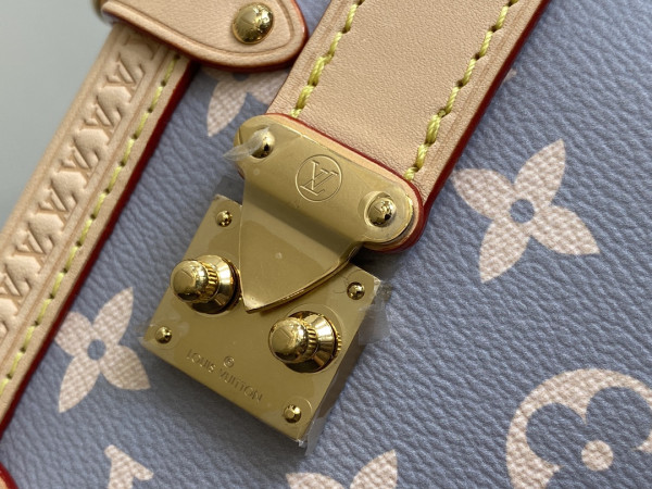 l**is V*t*n side trunk pm-18*12.5*8cm