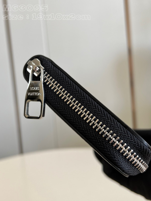 l**is V*t*n zippy wallet-10*20*2 cm