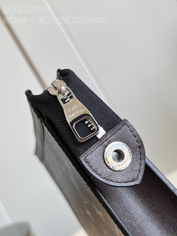 l**is V*t*n pochette voyage-27*21*6cm