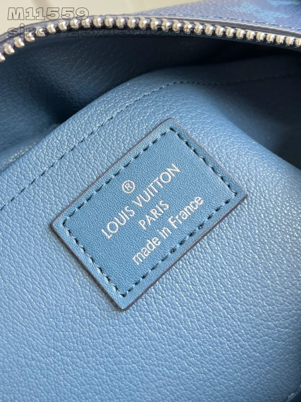 l**is V*t*n locker dopp kit bag-23*13*12cm