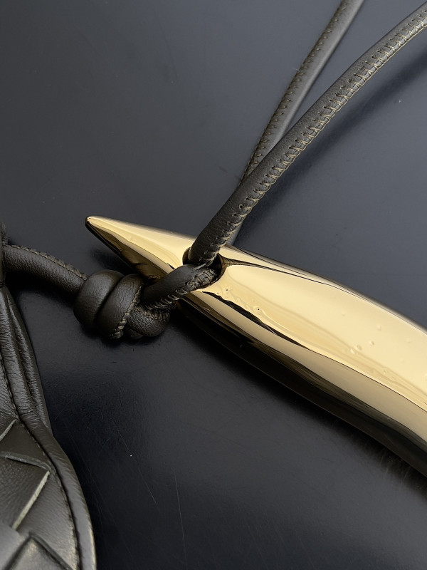 Bo*te*ga ve*ne*ta medium sardine