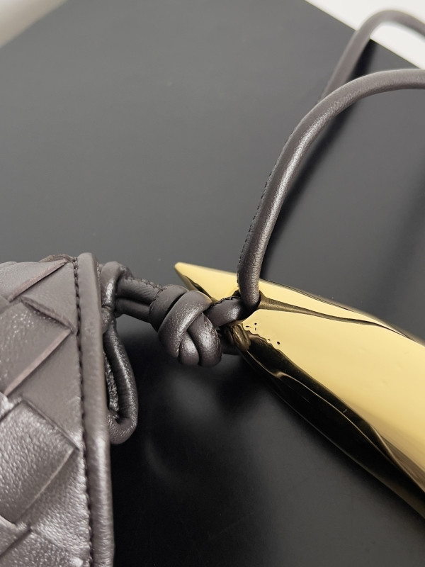 Bo*te*ga ve*ne*ta medium sardine