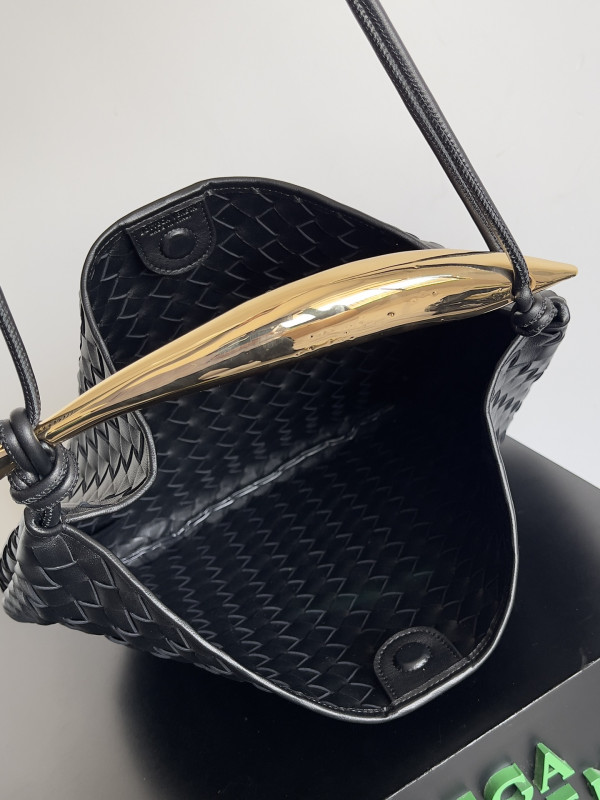 Bo*te*ga ve*ne*ta medium sardine