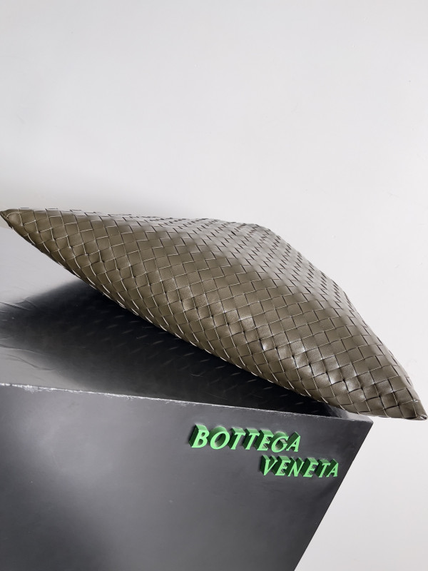 Bo*te*ga ve*ne*ta large hop