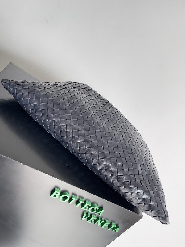 Bo*te*ga ve*ne*ta large hop