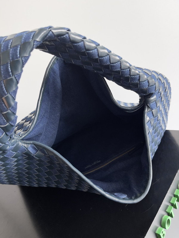 Bo*te*ga ve*ne*ta large hop