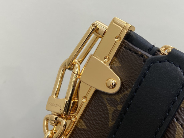 l**is V*t*n lucky trunk