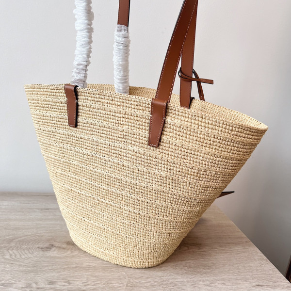 medium S*pple ce**e classic panier in raffia and calfskin