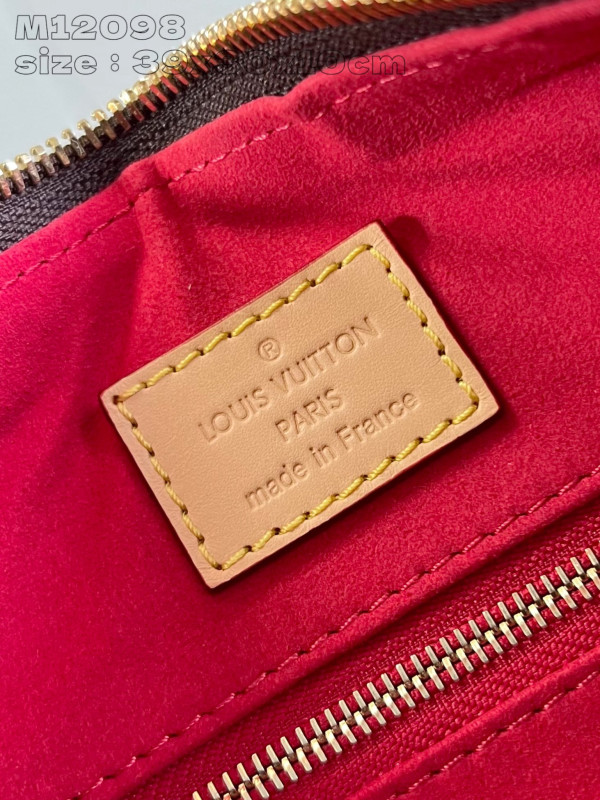 l**is V*t*n slouchy mm-39x30x10cm