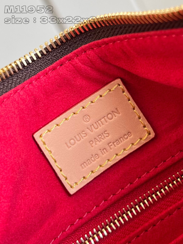 l**is V*t*n slouchy pm-33*22*9cm