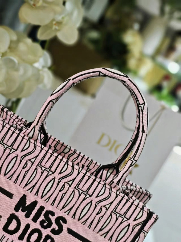 small D*or book tote-26cm