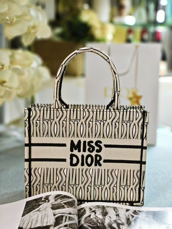small D*or book tote-26cm