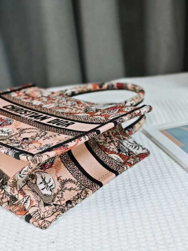 small D*or book tote-26cm