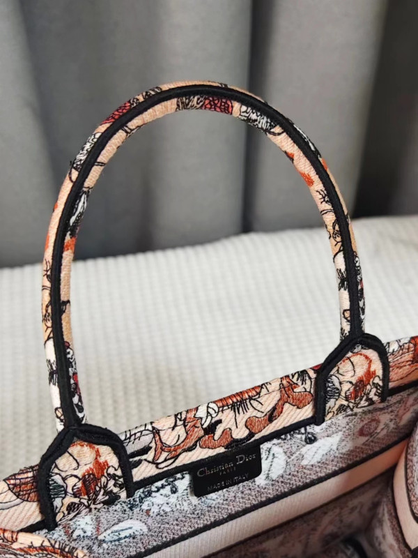 small D*or book tote-26cm