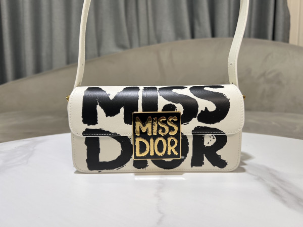 miss D*or flap bag