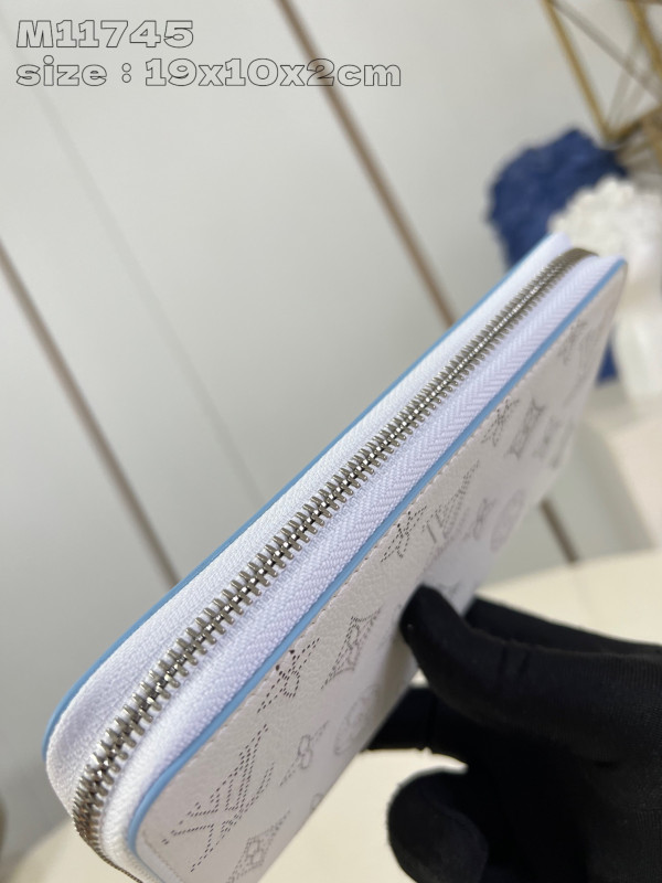 l**is V*t*n zippy wallet-10*20*2 cm