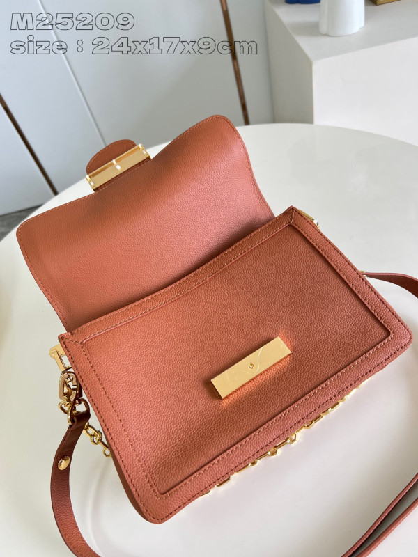 l**is V*t*n dauphine mm