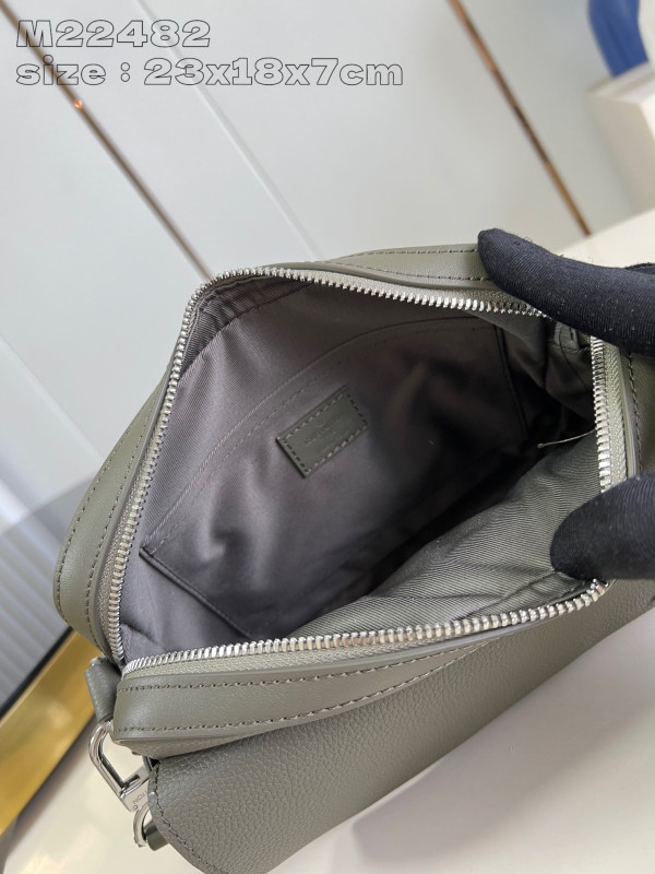 l**is V*t*n fastline messenger-23.5*18*7cm