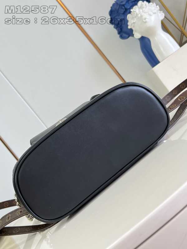 l**is V*t*n montsouris pm-26*35.5*16cm