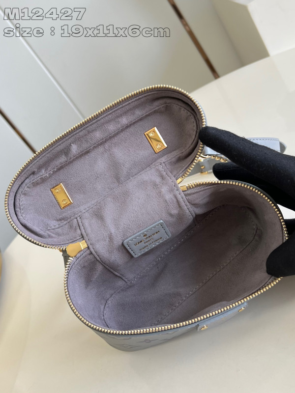 l**is V*t*n vanity chain pouch-19 x 11.5 x 6.5 cm