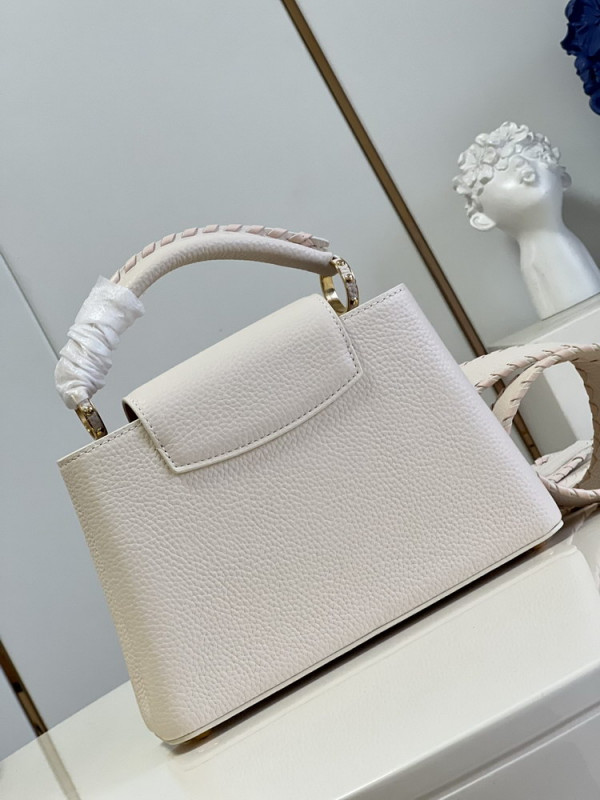 l**is V*t*n capucines bb