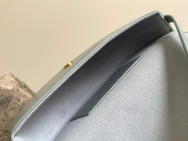 Ce**e besace cuir triomphe